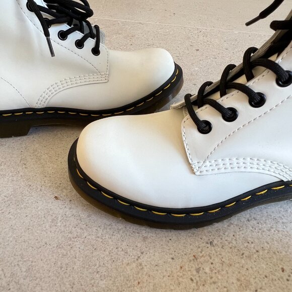 NWOT Dr Martens Smooth White Boots - Picture 5 of 10